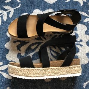 New SODA Ankle Strap Platform Footbed Sandals
